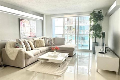 Снять в аренду кондоминиум в Майами-Бич, Флорида 1 спальня, 75.07м2, № 2008965 - фото 3