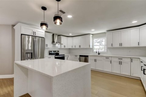 House in Tampa, Florida 4 bedrooms, 171.4 sq.m. № 1751733 - photo 12