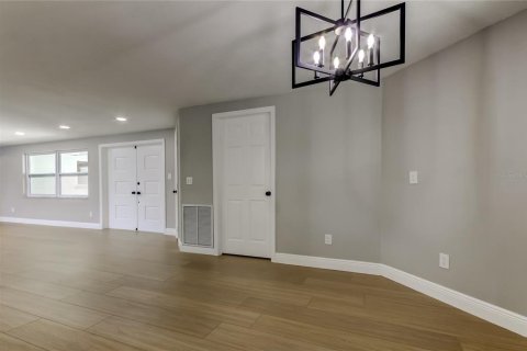 House in Tampa, Florida 4 bedrooms, 171.4 sq.m. № 1751733 - photo 21
