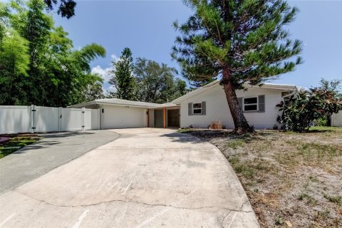 House in Tampa, Florida 4 bedrooms, 171.4 sq.m. № 1751733 - photo 5