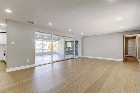 House in Tampa, Florida 4 bedrooms, 171.4 sq.m. № 1751733 - photo 7
