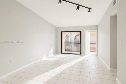 Copropriété à vendre à Hialeah, Floride: 2 chambres, 83.61 m2 № 1964032 - photo 9