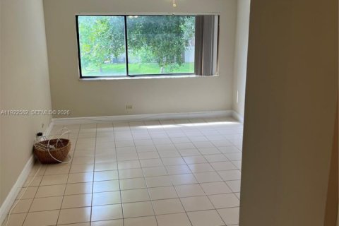Condo in Miami, Florida, 2 bedrooms  № 2086331 - photo 9