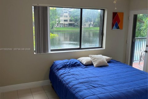 Condo in Miami, Florida, 2 bedrooms  № 2086331 - photo 10