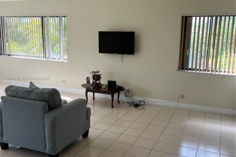 Condo in Miami, Florida, 2 bedrooms  № 2086331 - photo 7