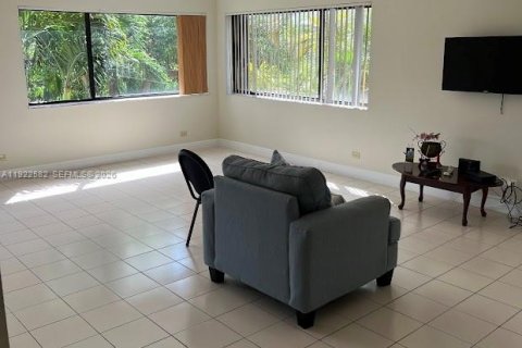 Condo in Miami, Florida, 2 bedrooms  № 2086331 - photo 8