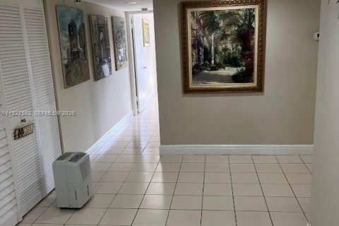 Condo in Miami, Florida, 2 bedrooms  № 2086331 - photo 5