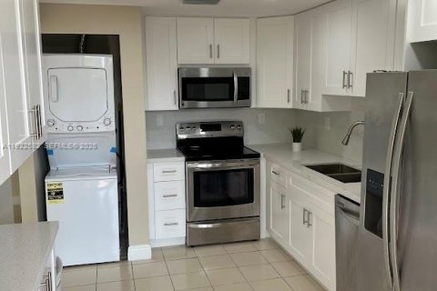 Condo in Miami, Florida, 2 bedrooms  № 2086331 - photo 3