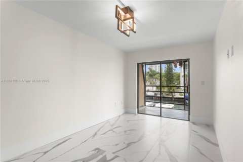 Townhouse in North Miami Beach, Florida 2 bedrooms, 145.86 sq.m. № 1960399 - photo 17