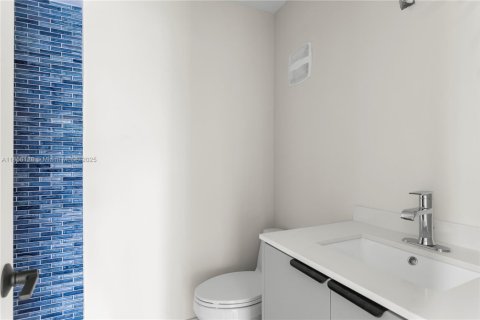 Townhouse in North Miami Beach, Florida 2 bedrooms, 145.86 sq.m. № 1960399 - photo 7