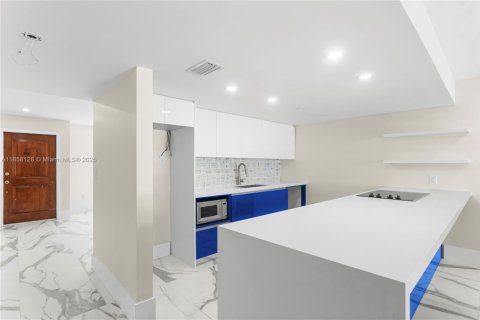 Townhouse in North Miami Beach, Florida 2 bedrooms, 145.86 sq.m. № 1960399 - photo 6
