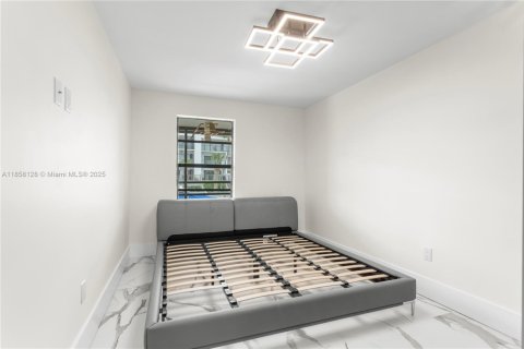 Townhouse in North Miami Beach, Florida 2 bedrooms, 145.86 sq.m. № 1960399 - photo 14