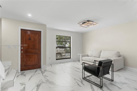 Townhouse in North Miami Beach, Florida 2 bedrooms, 145.86 sq.m. № 1960399 - photo 9