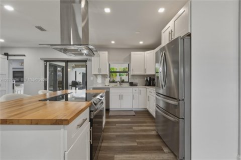 Villa ou maison à vendre à Miami, Floride: 4 chambres, 217.39 m2 № 2260285 - photo 7