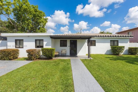 Villa ou maison à vendre à Miami, Floride: 4 chambres, 217.39 m2 № 2260285 - photo 30