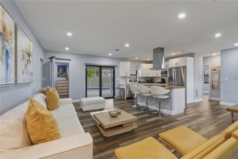 Villa ou maison à vendre à Miami, Floride: 4 chambres, 217.39 m2 № 2260285 - photo 3