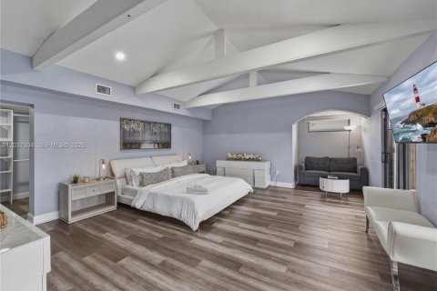 Villa ou maison à vendre à Miami, Floride: 4 chambres, 217.39 m2 № 2260285 - photo 13