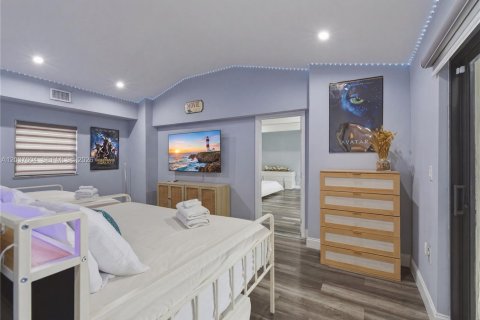 Villa ou maison à vendre à Miami, Floride: 4 chambres, 217.39 m2 № 2260285 - photo 19