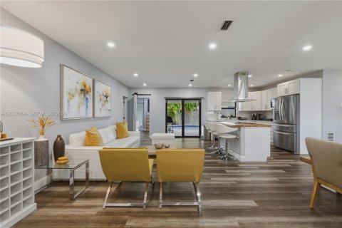 Villa ou maison à vendre à Miami, Floride: 4 chambres, 217.39 m2 № 2260285 - photo 5