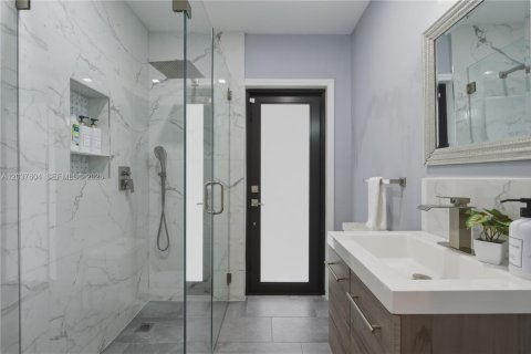Villa ou maison à vendre à Miami, Floride: 4 chambres, 217.39 m2 № 2260285 - photo 26