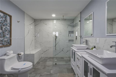 Villa ou maison à vendre à Miami, Floride: 4 chambres, 217.39 m2 № 2260285 - photo 24