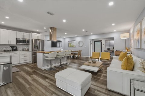 Villa ou maison à vendre à Miami, Floride: 4 chambres, 217.39 m2 № 2260285 - photo 4