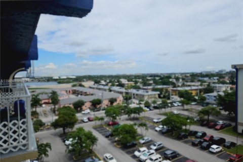 Снять в аренду кондоминиум в Майами, Флорида 2 спальни, 71.91м2, № 2006014 - фото 18