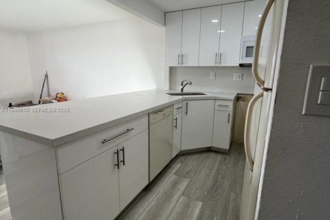 Снять в аренду кондоминиум в Майами, Флорида 2 спальни, 71.91м2, № 2006014 - фото 5