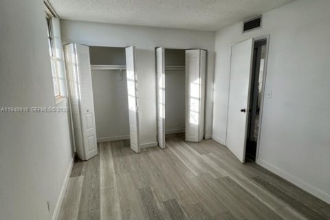 Снять в аренду кондоминиум в Майами, Флорида 2 спальни, 71.91м2, № 2006014 - фото 13