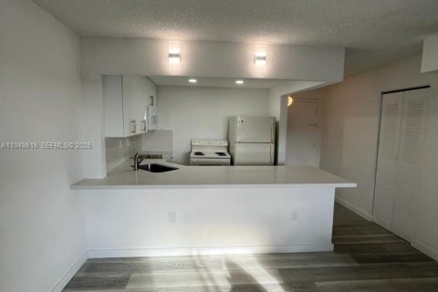 Снять в аренду кондоминиум в Майами, Флорида 2 спальни, 71.91м2, № 2006014 - фото 4