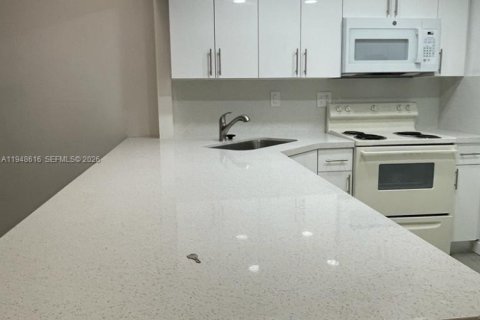 Кондоминиум с 2 спальнями в Майами, Флорида № 2006014