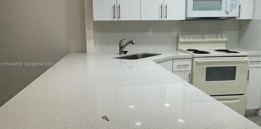 Кондоминиум с 2 спальнями в Майами, Флорида № 2006014