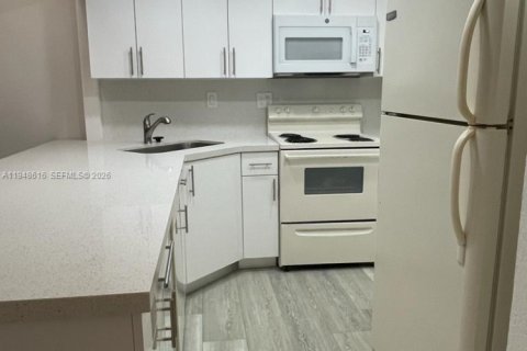 Снять в аренду кондоминиум в Майами, Флорида 2 спальни, 71.91м2, № 2006014 - фото 2