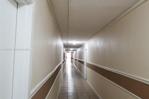 Снять в аренду кондоминиум в Майами, Флорида 2 спальни, 71.91м2, № 2006014 - фото 27