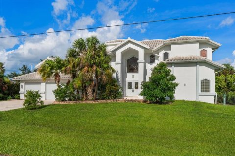Villa ou maison à vendre à Port Charlotte, Floride: 4 chambres, 366.59 m2 № 1344175 - photo 1