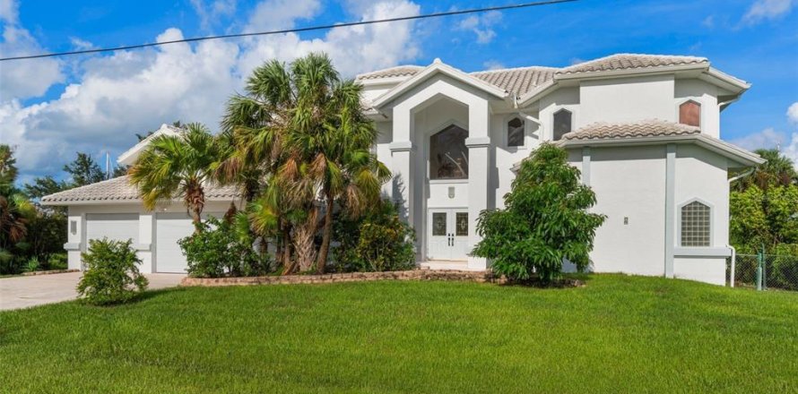Villa ou maison à Port Charlotte, Floride 4 chambres, 366.59 m2 № 1344175