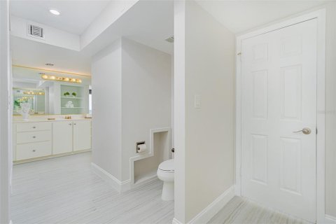 Condo in Daytona Beach, Florida, 2 bedrooms  № 1534121 - photo 21