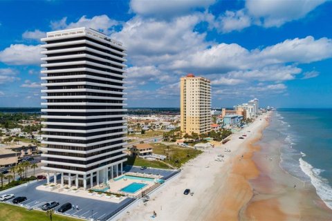 Condo in Daytona Beach, Florida, 2 bedrooms  № 1534121 - photo 1