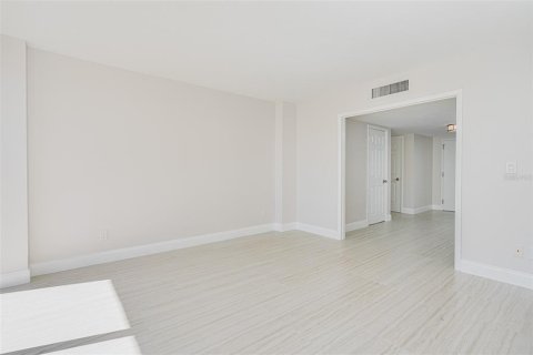 Condo in Daytona Beach, Florida, 2 bedrooms  № 1534121 - photo 16