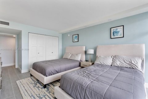 Condo in Hallandale Beach, Florida, 2 bedrooms  № 2077990 - photo 22