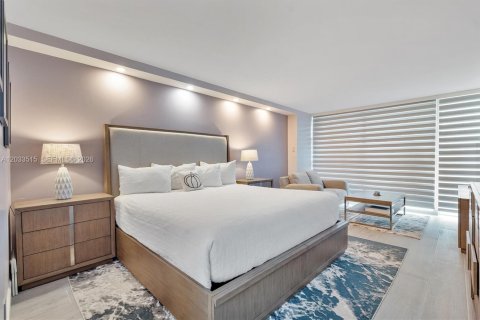 Condo in Hallandale Beach, Florida, 2 bedrooms  № 2077990 - photo 23