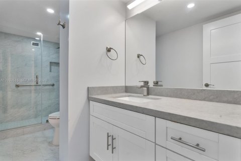 Condo in Hallandale Beach, Florida, 2 bedrooms  № 2077990 - photo 27