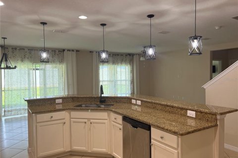 House in Davenport, Florida 4 bedrooms, 312.52 sq.m. № 1631352 - photo 6