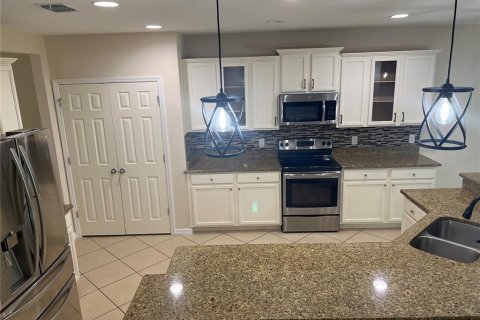 House in Davenport, Florida 4 bedrooms, 312.52 sq.m. № 1631352 - photo 7