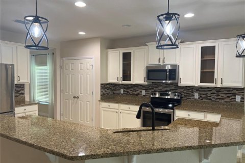 House in Davenport, Florida 4 bedrooms, 312.52 sq.m. № 1631352 - photo 5