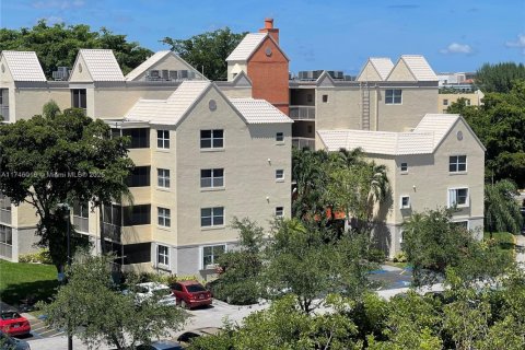 Copropriété à louer à Doral, Floride: 2 chambres, 111.2 m2 № 1892748 - photo 1