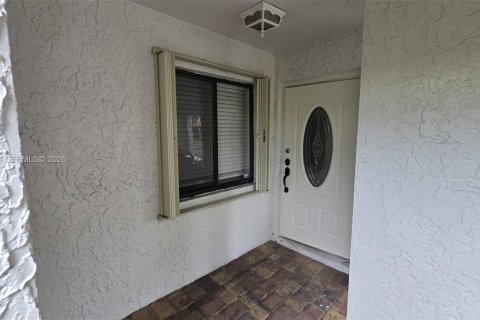 House in Weston, Florida 2 bedrooms, 117.06 sq.m. № 2283097 - photo 4