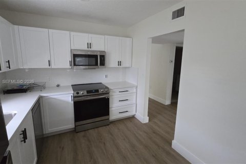House in Weston, Florida 2 bedrooms, 117.06 sq.m. № 2283097 - photo 20