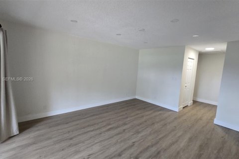 House in Weston, Florida 2 bedrooms, 117.06 sq.m. № 2283097 - photo 8
