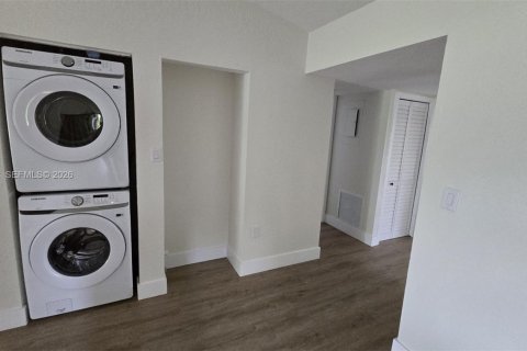 House in Weston, Florida 2 bedrooms, 117.06 sq.m. № 2283097 - photo 16